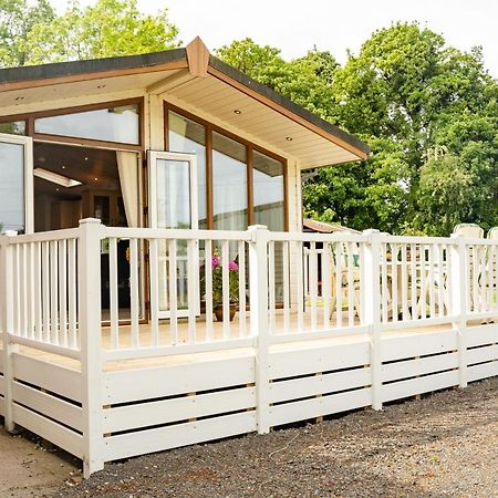 Pass The Keys The Lodge At Point House Farm - Sleeps Up To 6 Chester Kültér fotó