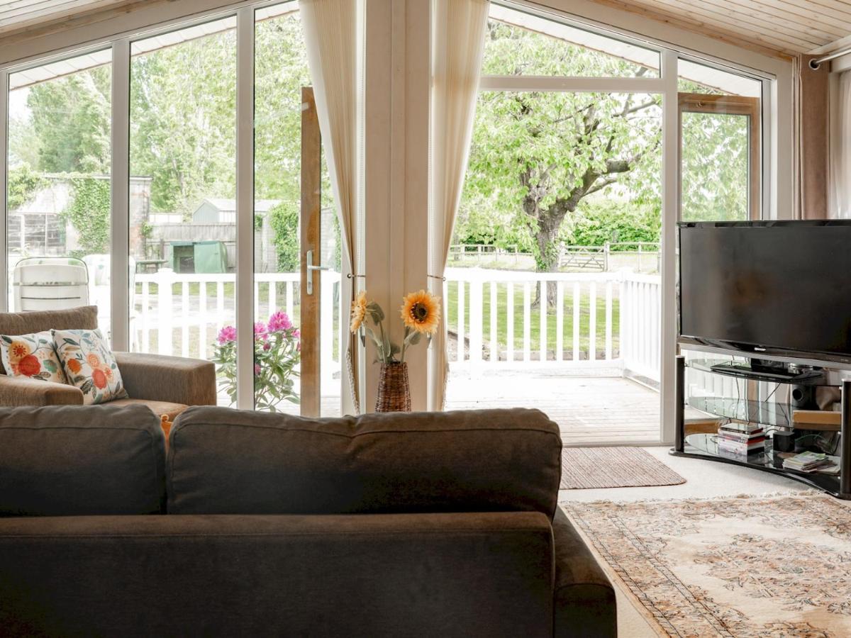 Pass The Keys The Lodge At Point House Farm - Sleeps Up To 6 Chester Kültér fotó