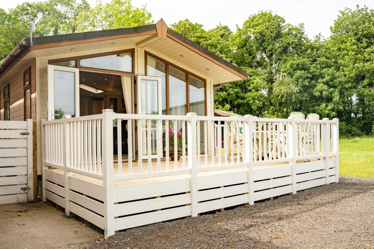 Pass The Keys The Lodge At Point House Farm - Sleeps Up To 6 Chester Kültér fotó