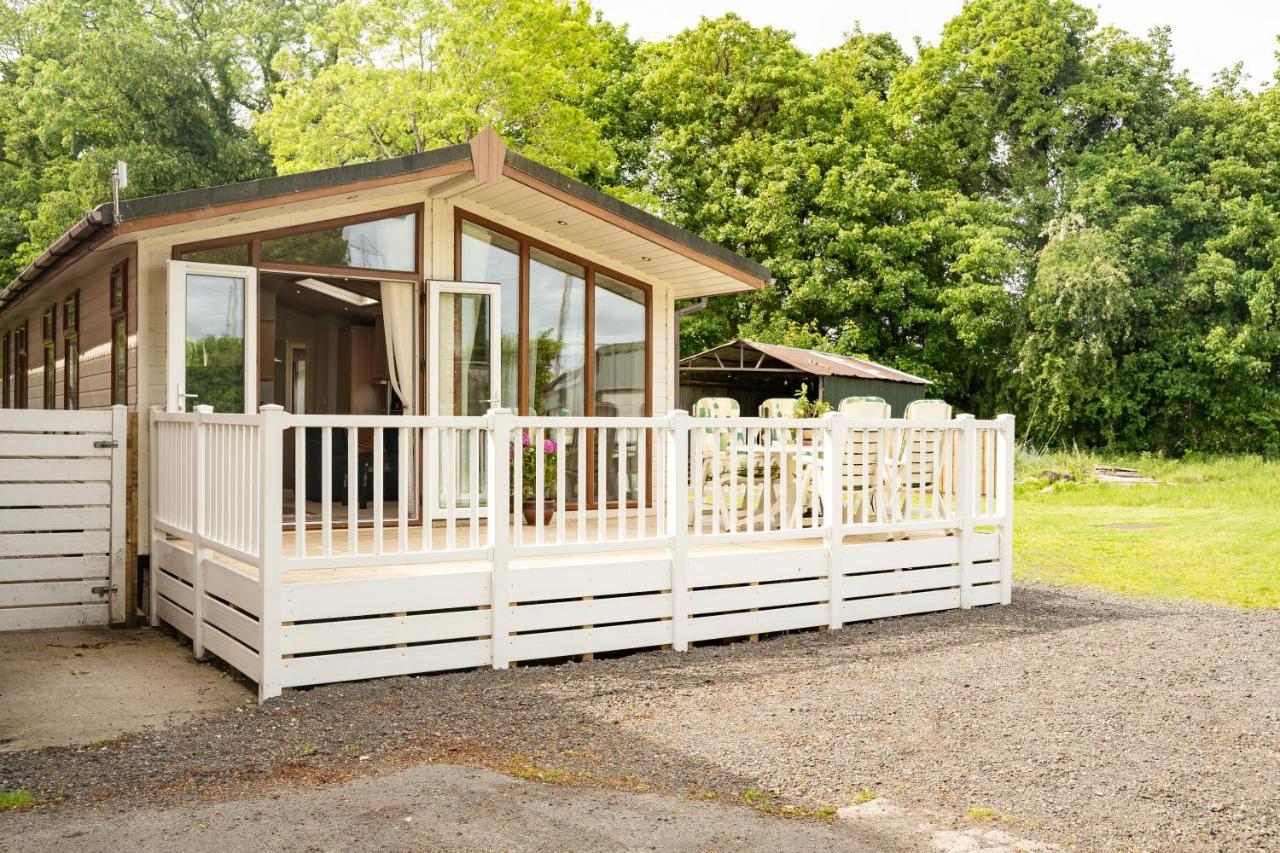 Pass The Keys The Lodge At Point House Farm - Sleeps Up To 6 Chester Kültér fotó