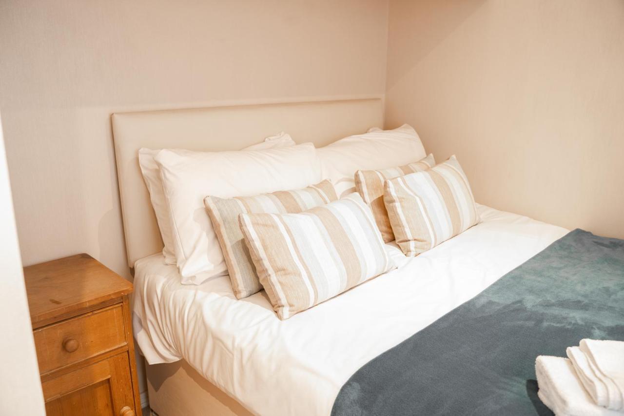 Pass The Keys The Lodge At Point House Farm - Sleeps Up To 6 Chester Kültér fotó